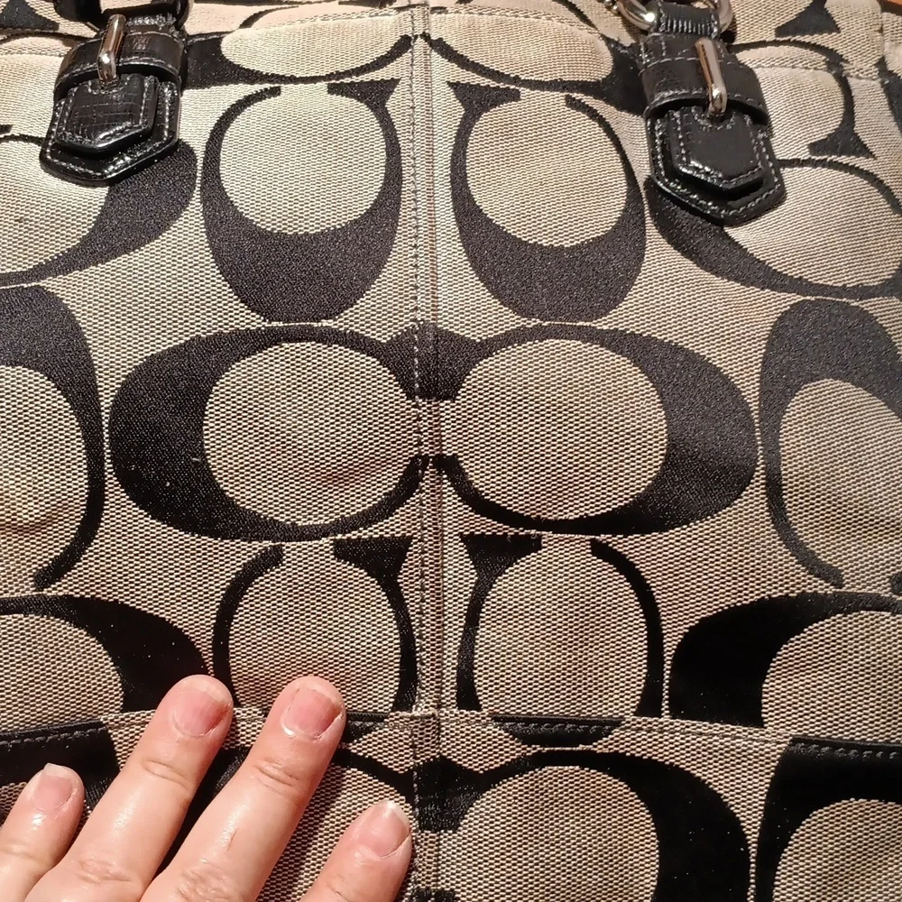 Coach Stylish Black and Tan Women's Bag - Picture 9 of 12